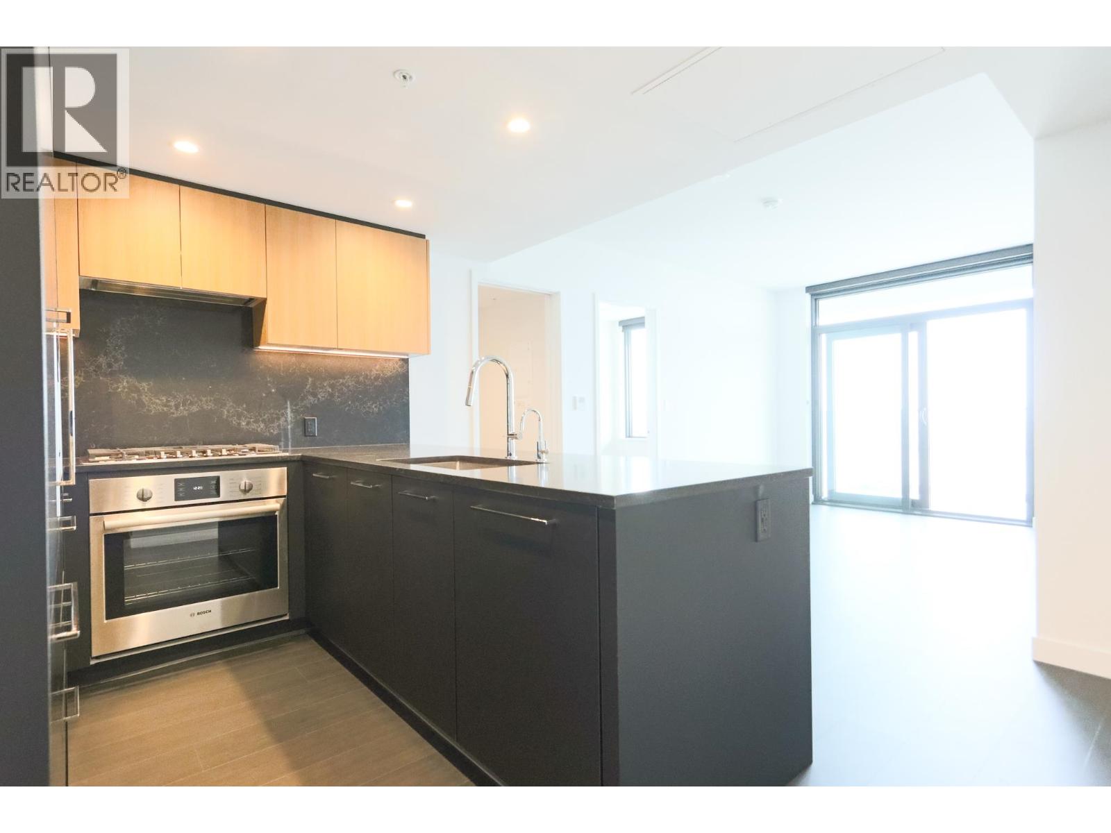 2401 6608 Sussex Avenue Property Photo 6