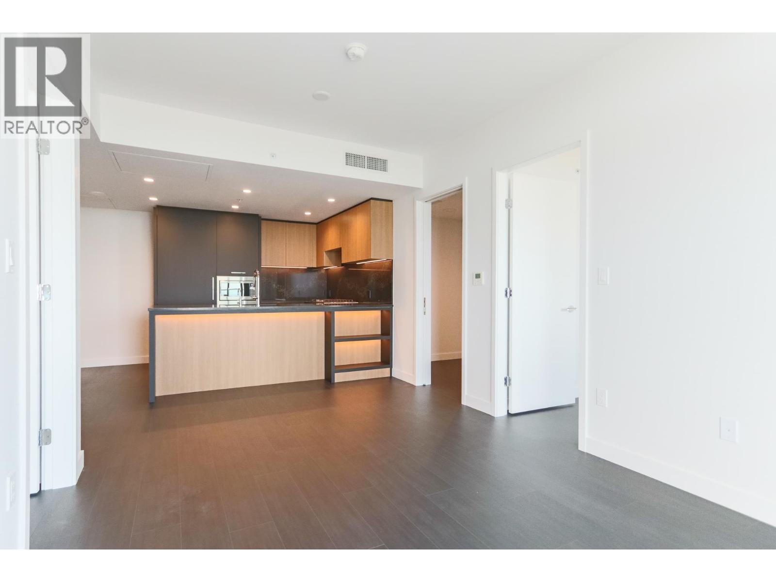 2401 6608 Sussex Avenue Property Photo 7