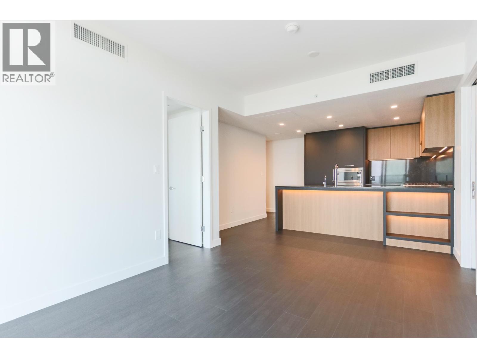 2401 6608 Sussex Avenue Property Photo 8