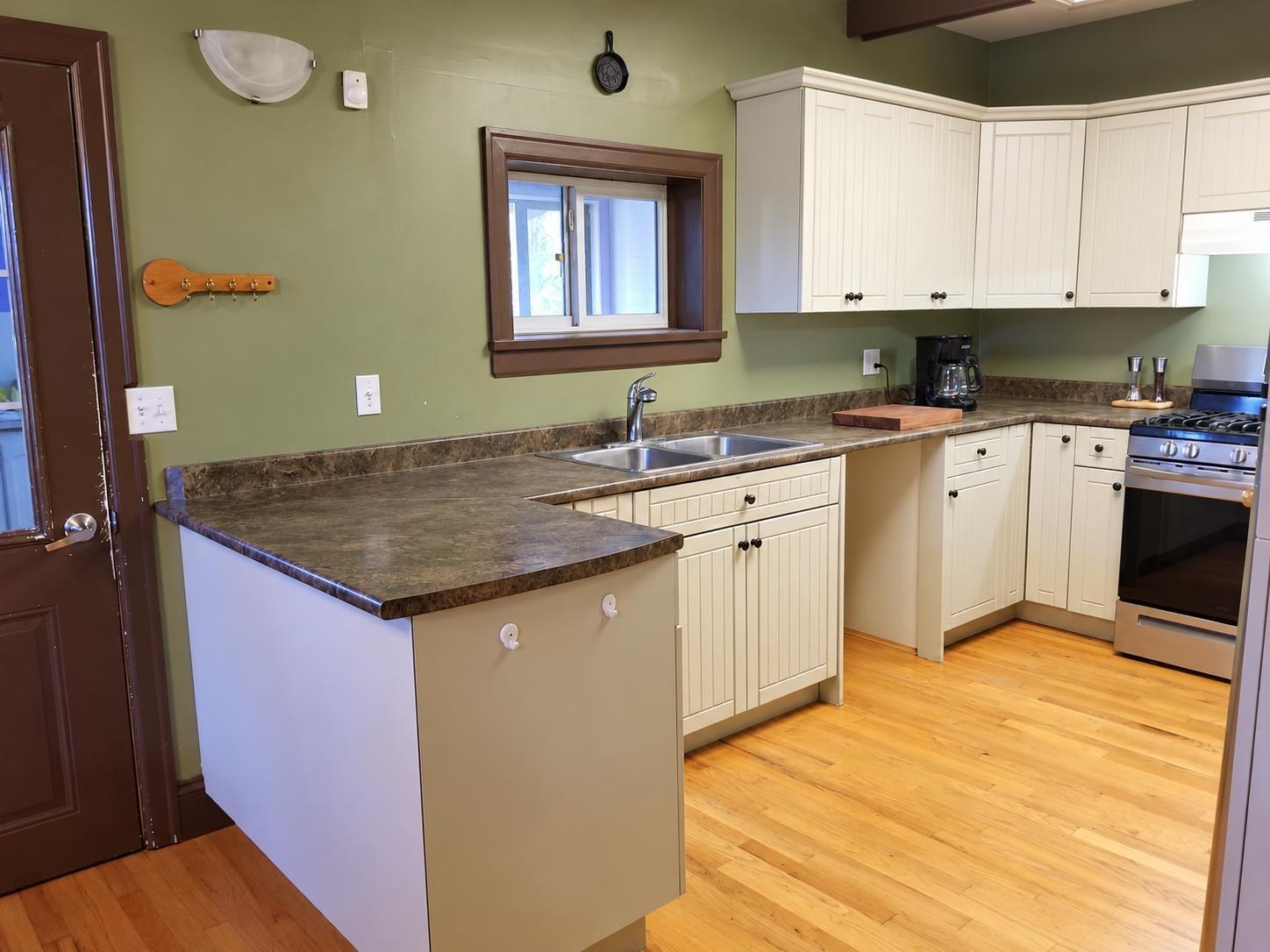 46198 First Avenue Property Photo 6