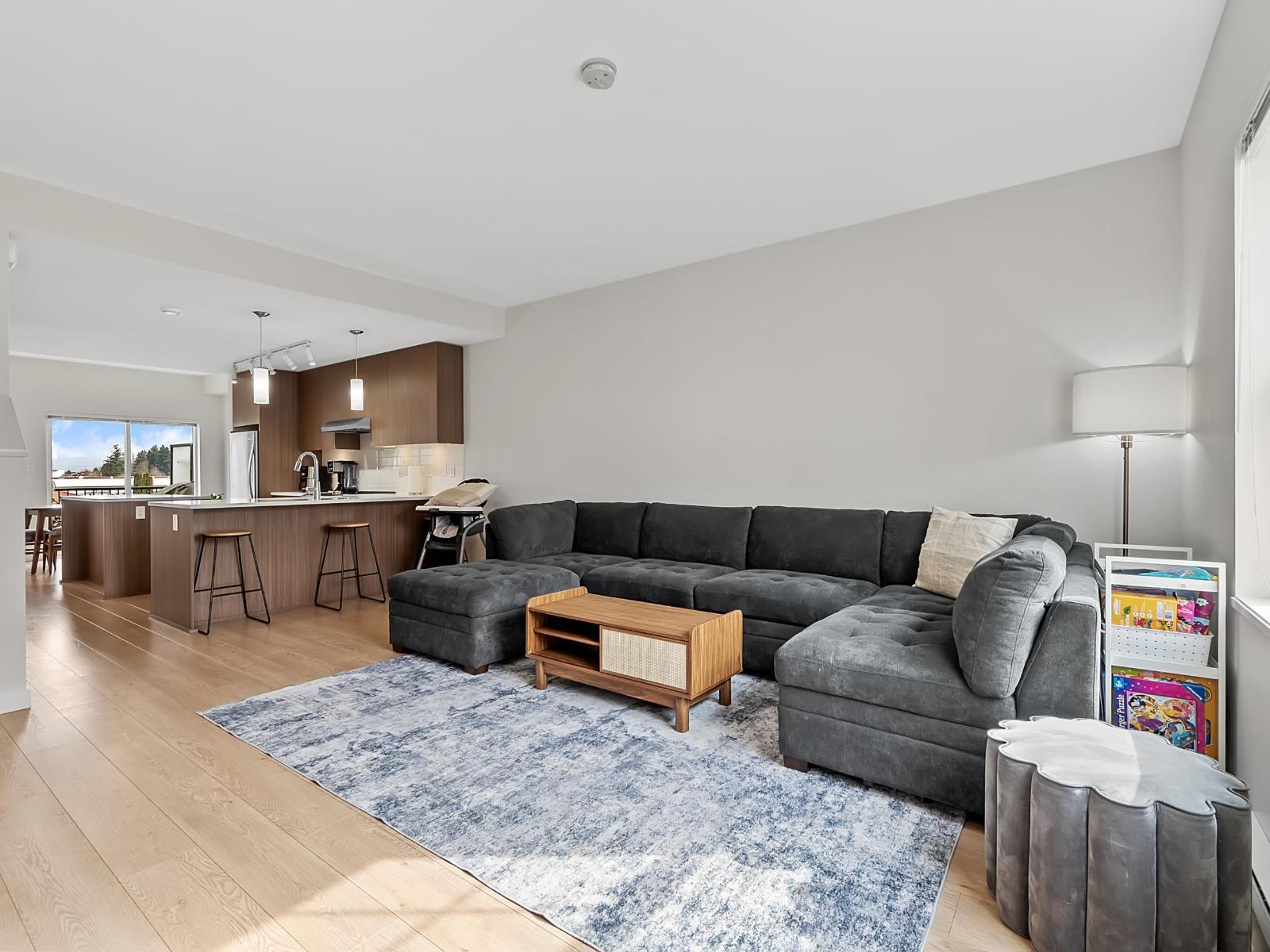 137 32633 Simon Avenue Property Photo 9