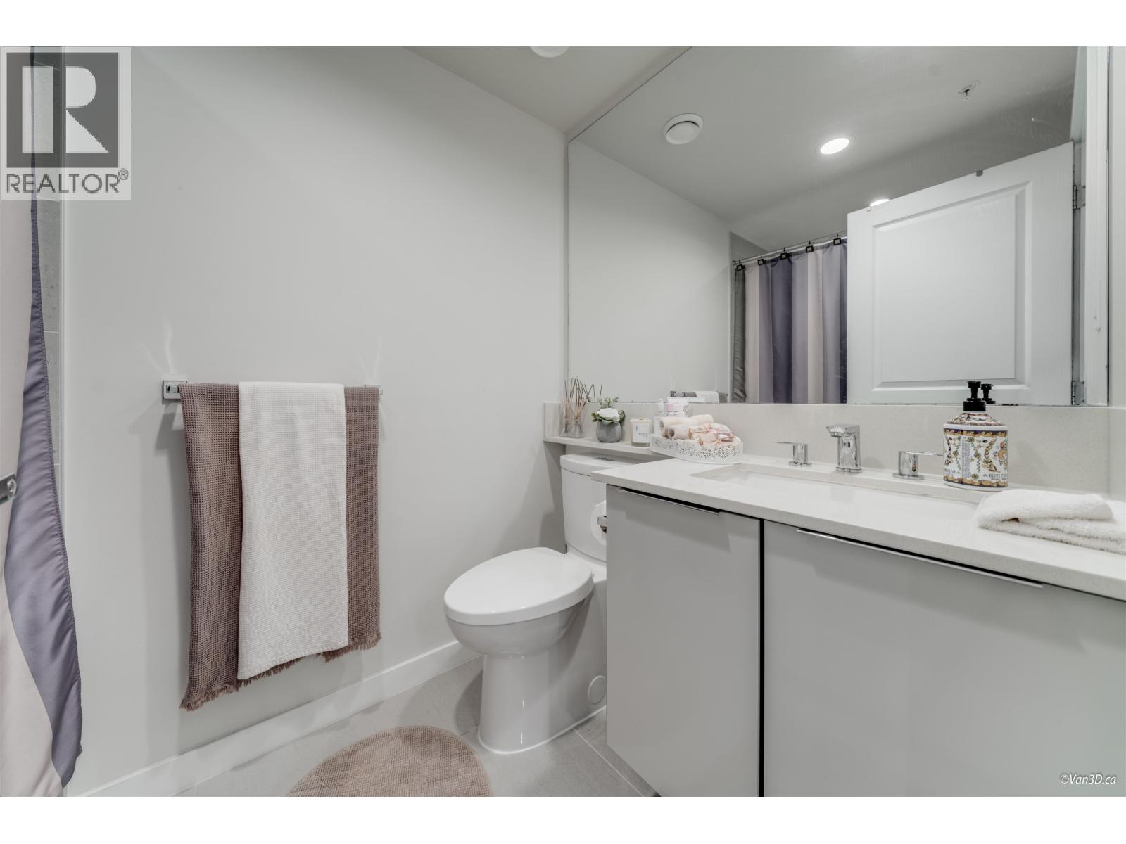 304 3100 Windsor Gate Property Photo 14