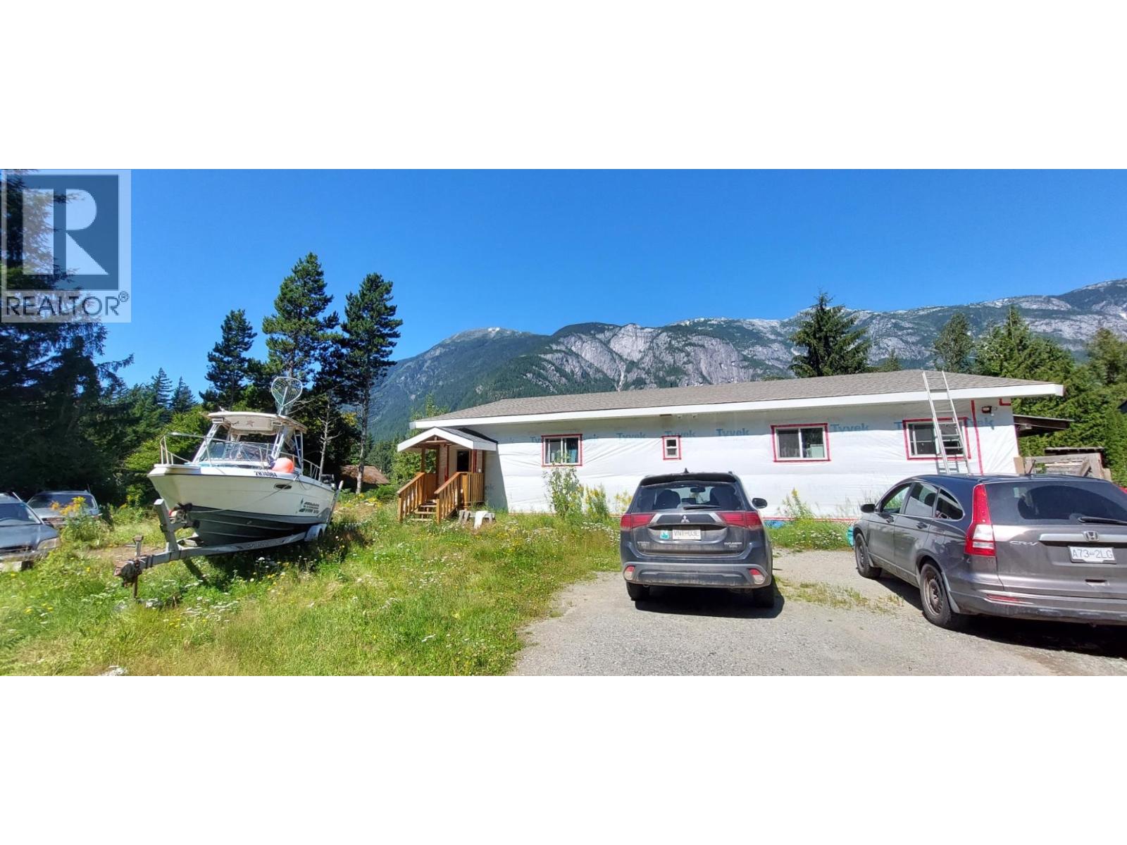 1276 Mackenzie Highway Property Photo 2