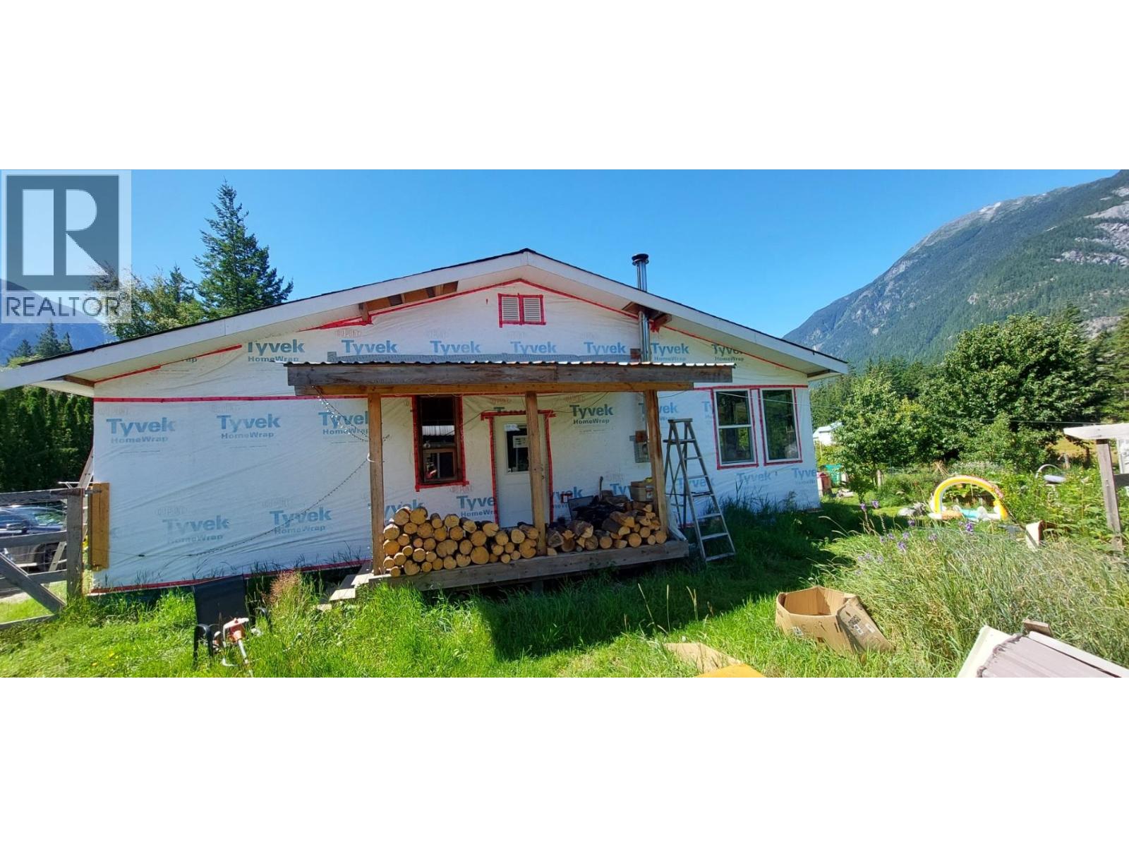1276 Mackenzie Highway Property Photo 3