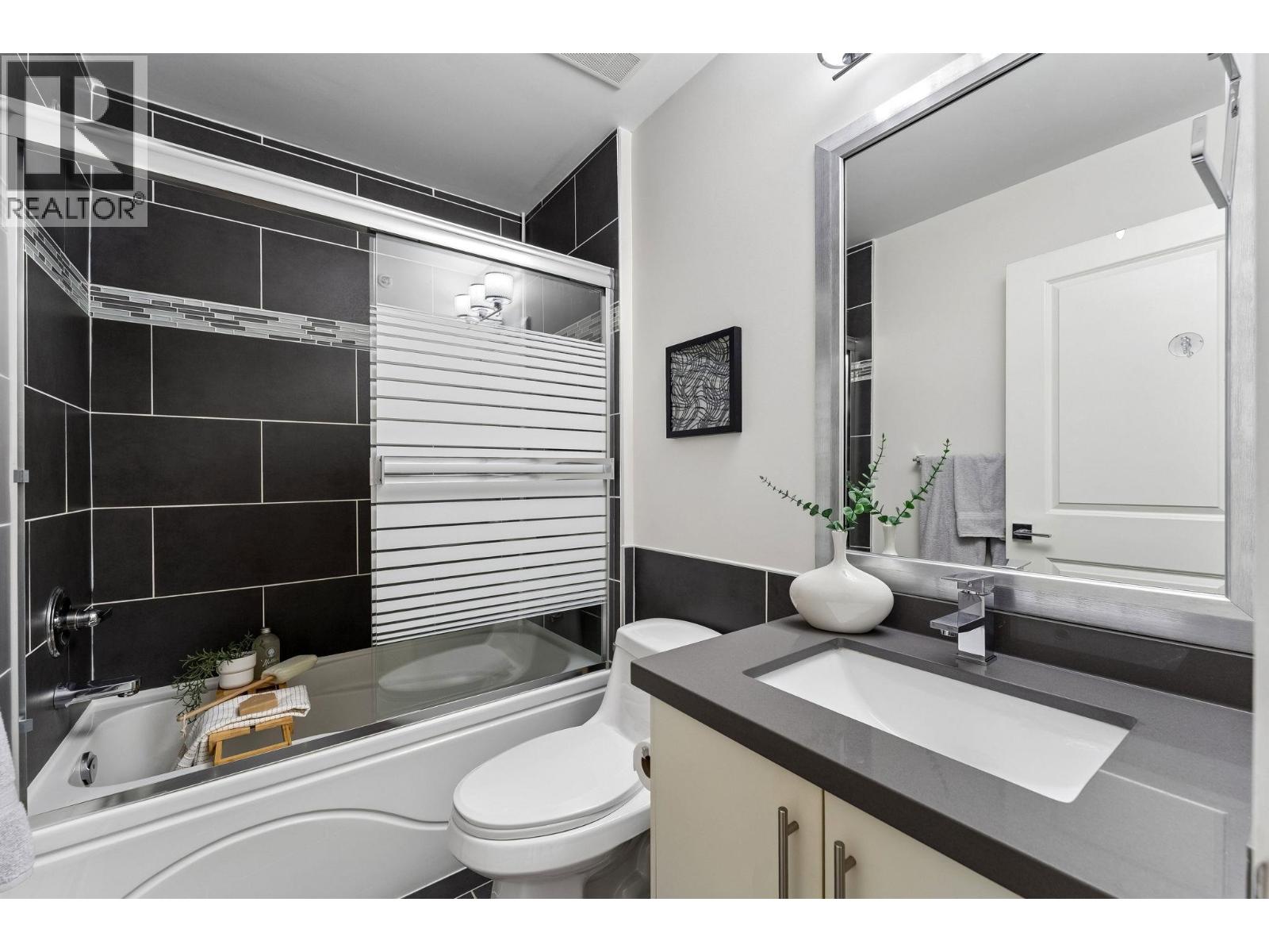 203 3488 Sefton Street Property Photo 14