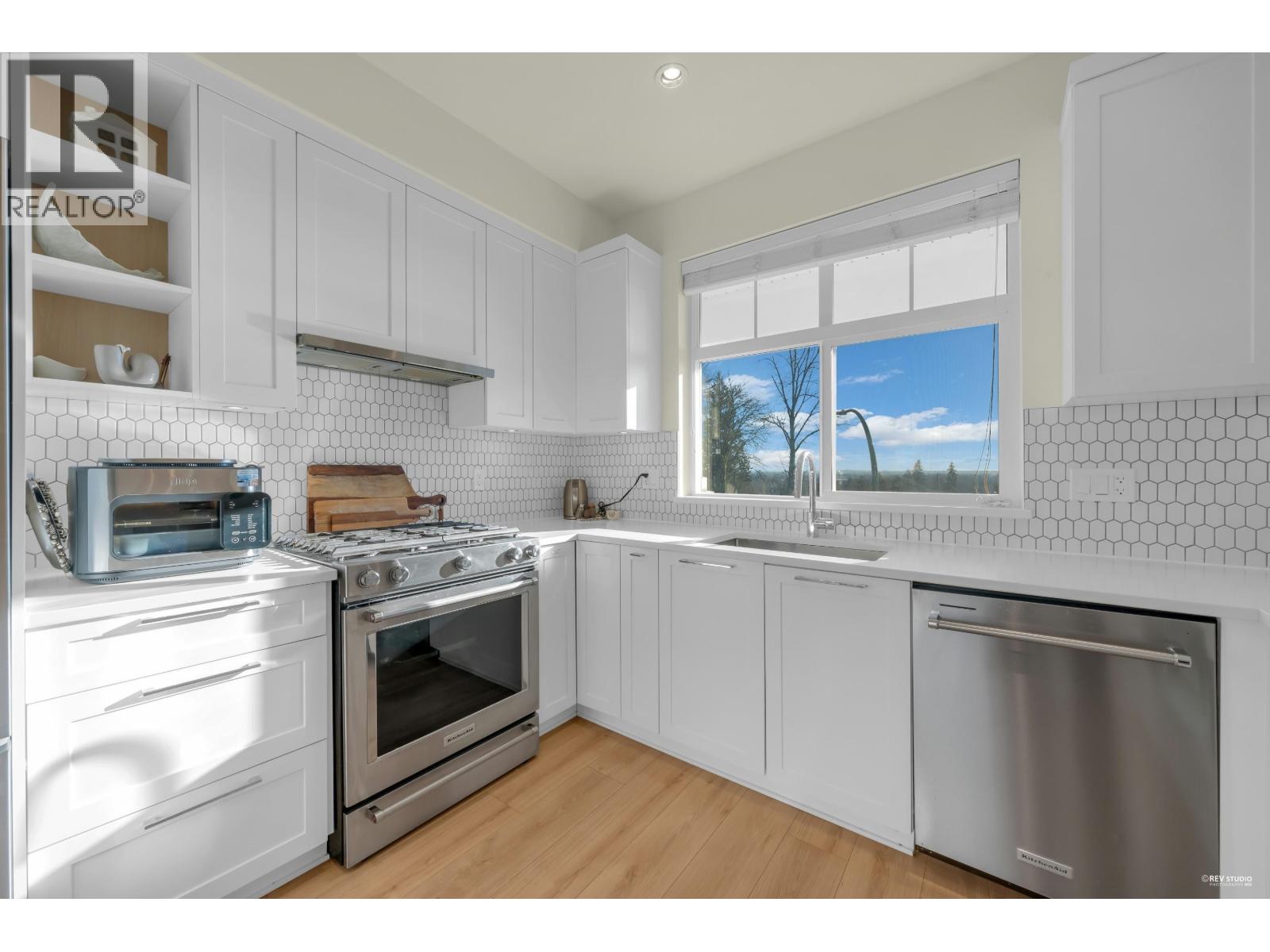 115 3565 Baycrest Avenue Property Photo 17