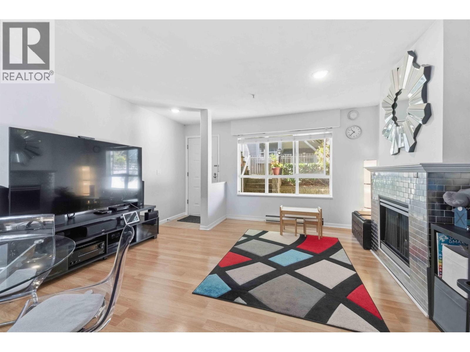 13 6577 Southoaks Crescent Property Photo 15