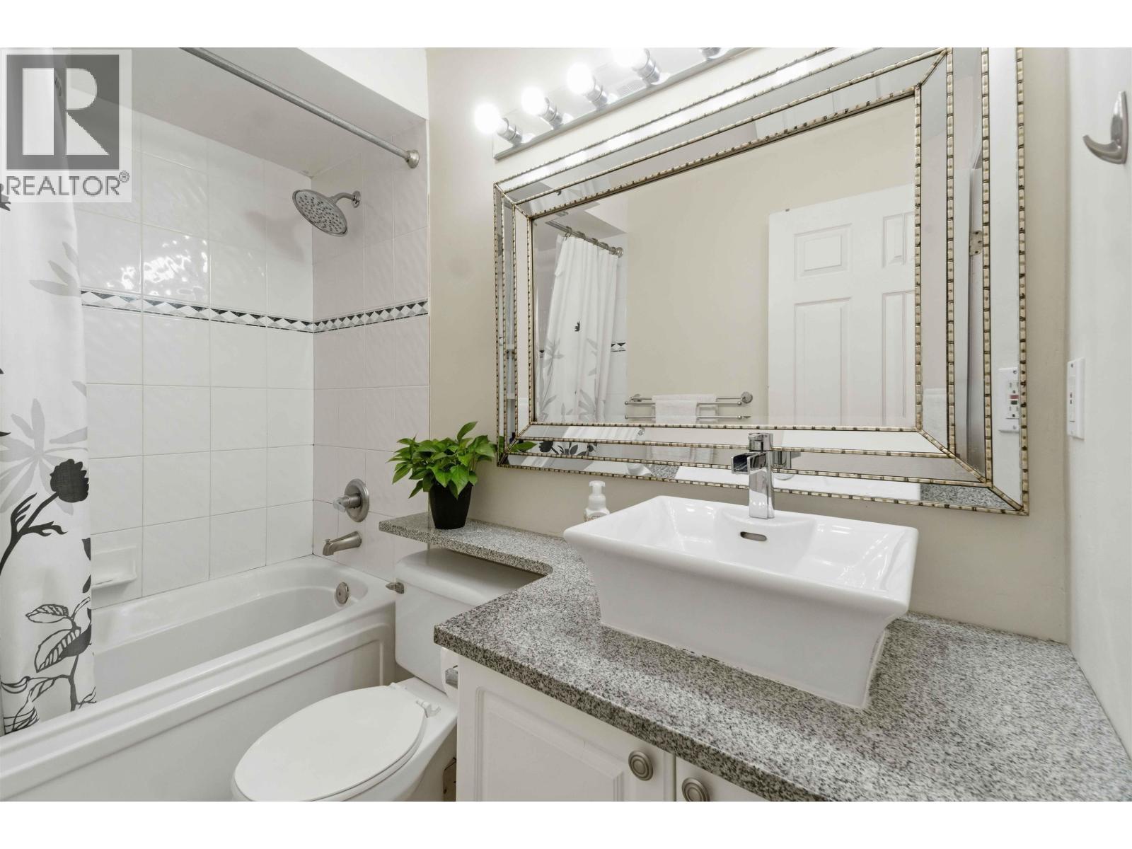 13 6577 Southoaks Crescent Property Photo 24