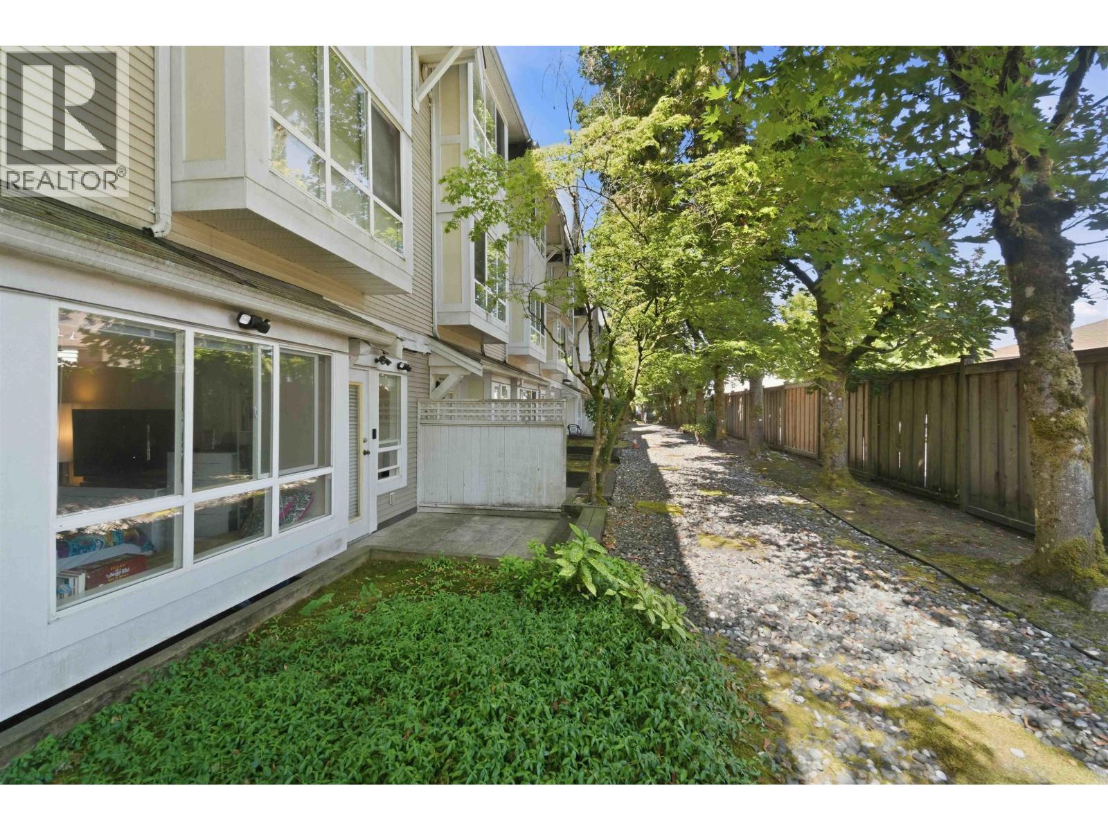 13 6577 Southoaks Crescent Property Photo 26