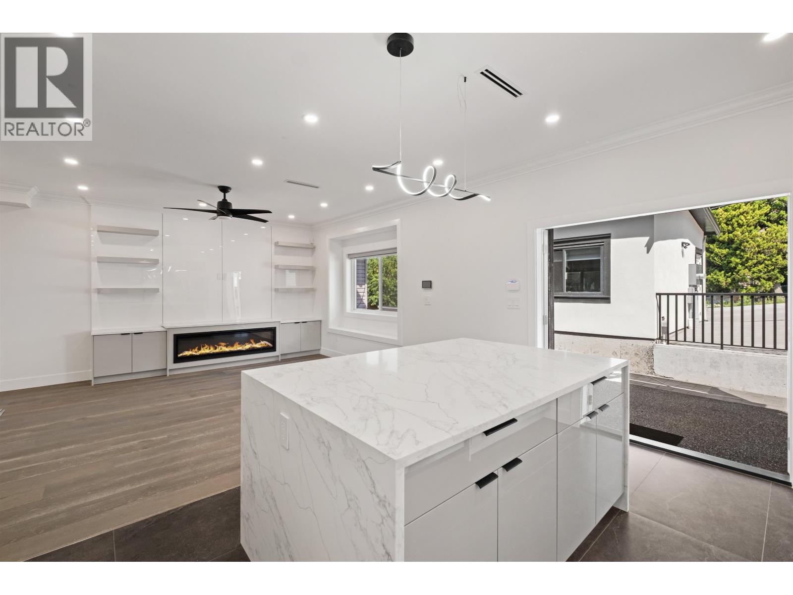 812 Montroyal Boulevard Property Photo 8