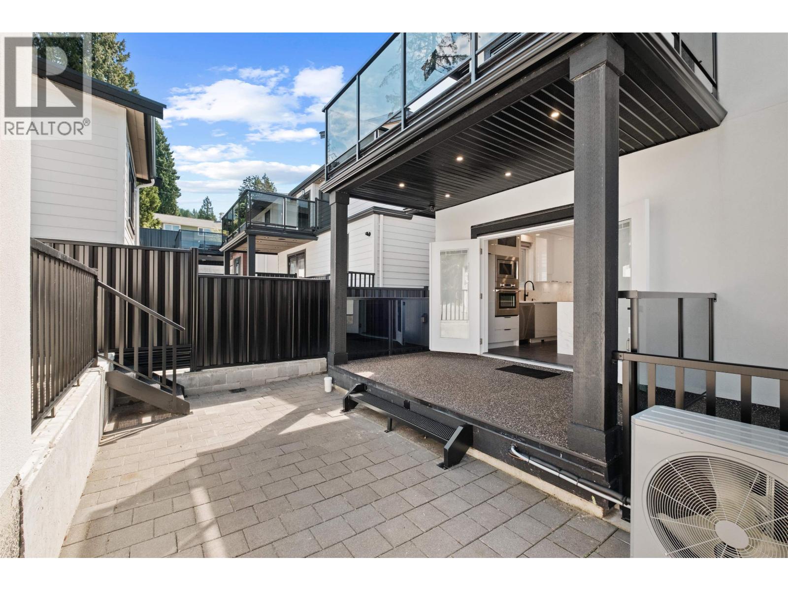 812 Montroyal Boulevard Property Photo 10