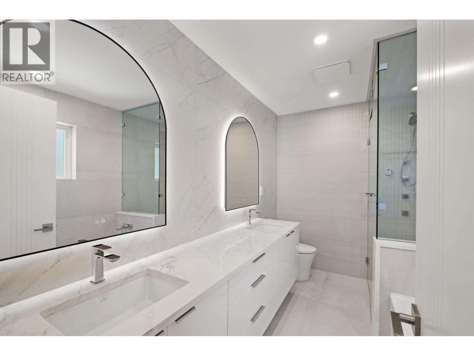 812 Montroyal Boulevard Property Photo 14