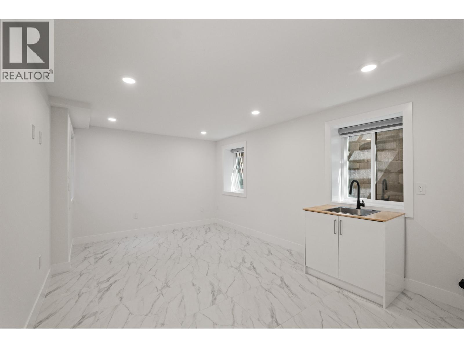 812 Montroyal Boulevard Property Photo 20