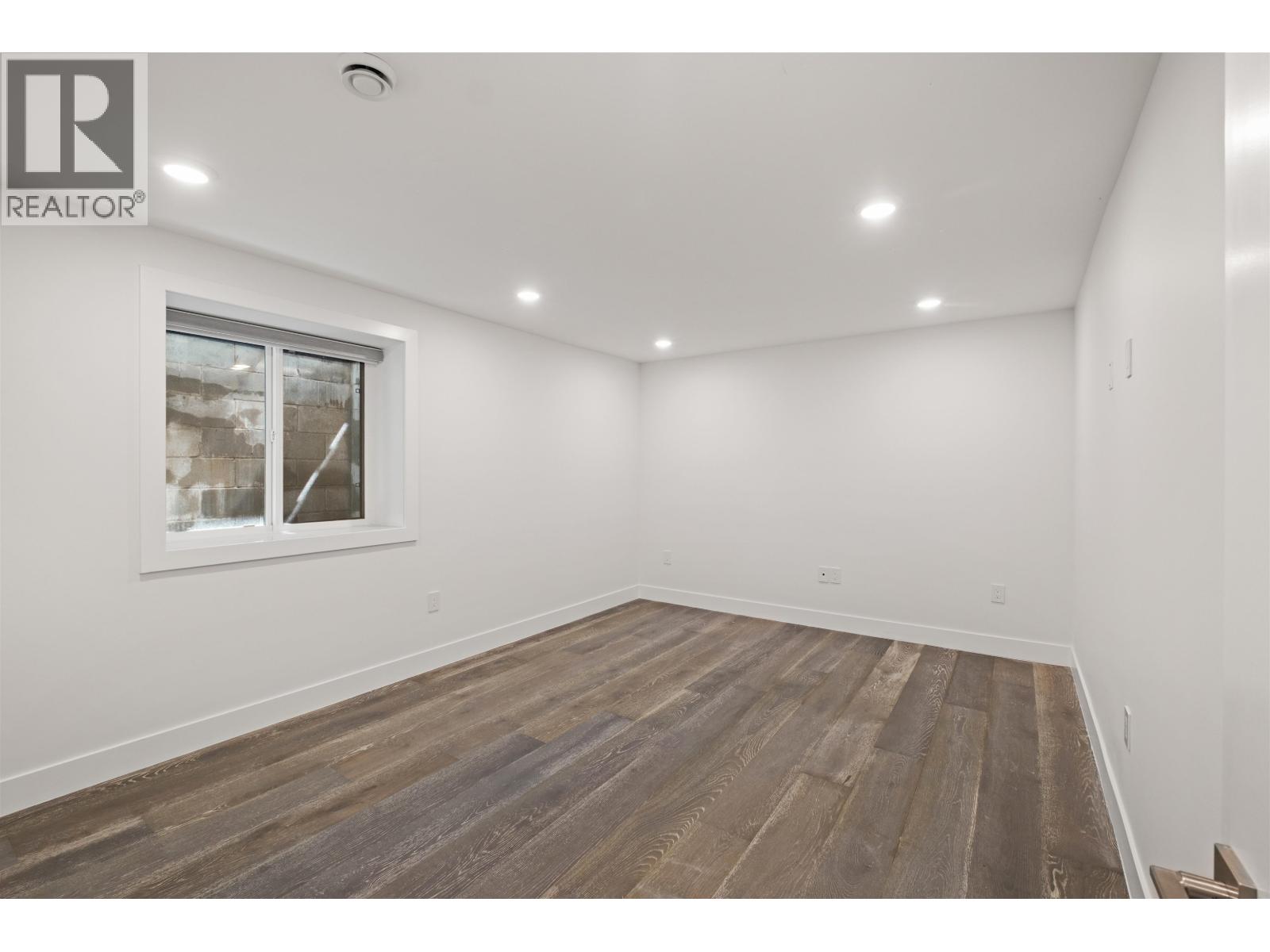812 Montroyal Boulevard Property Photo 22