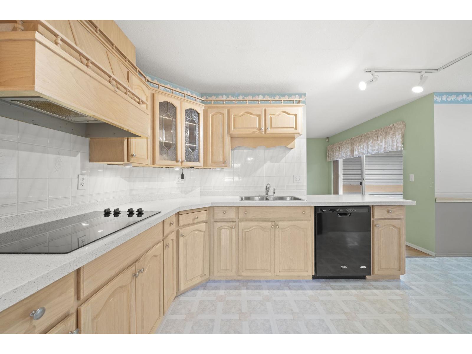 1 8889 212 Street Property Photo 8