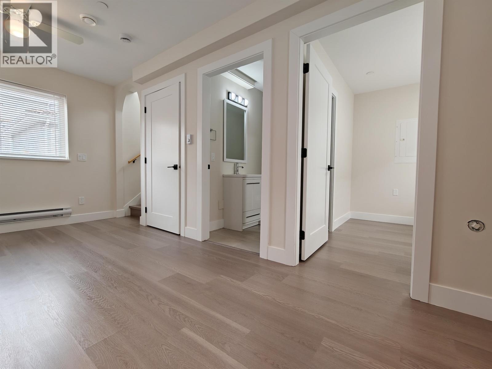 3 381 E 57 Avenue Property Photo 6