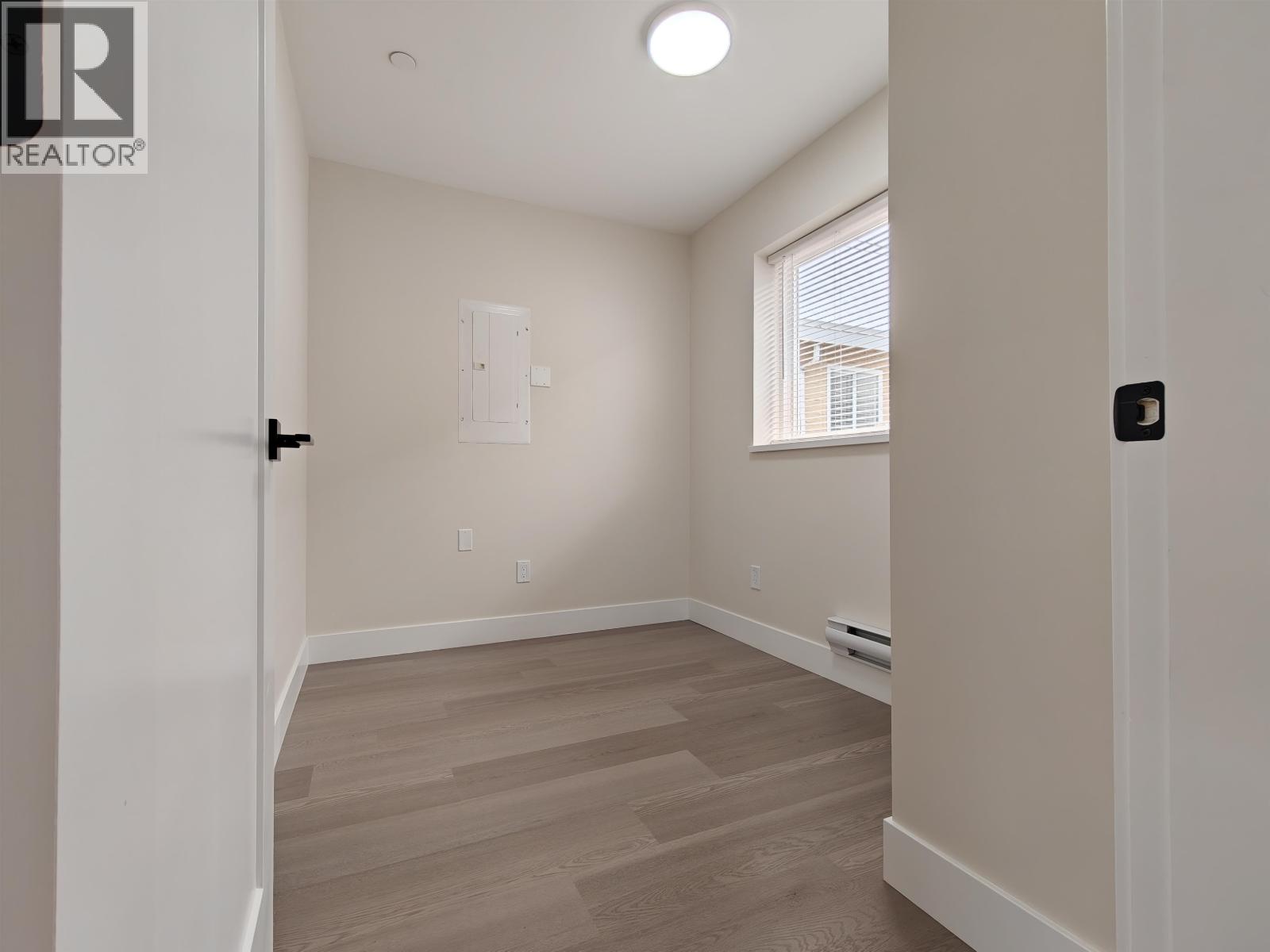 3 381 E 57 Avenue Property Photo 11