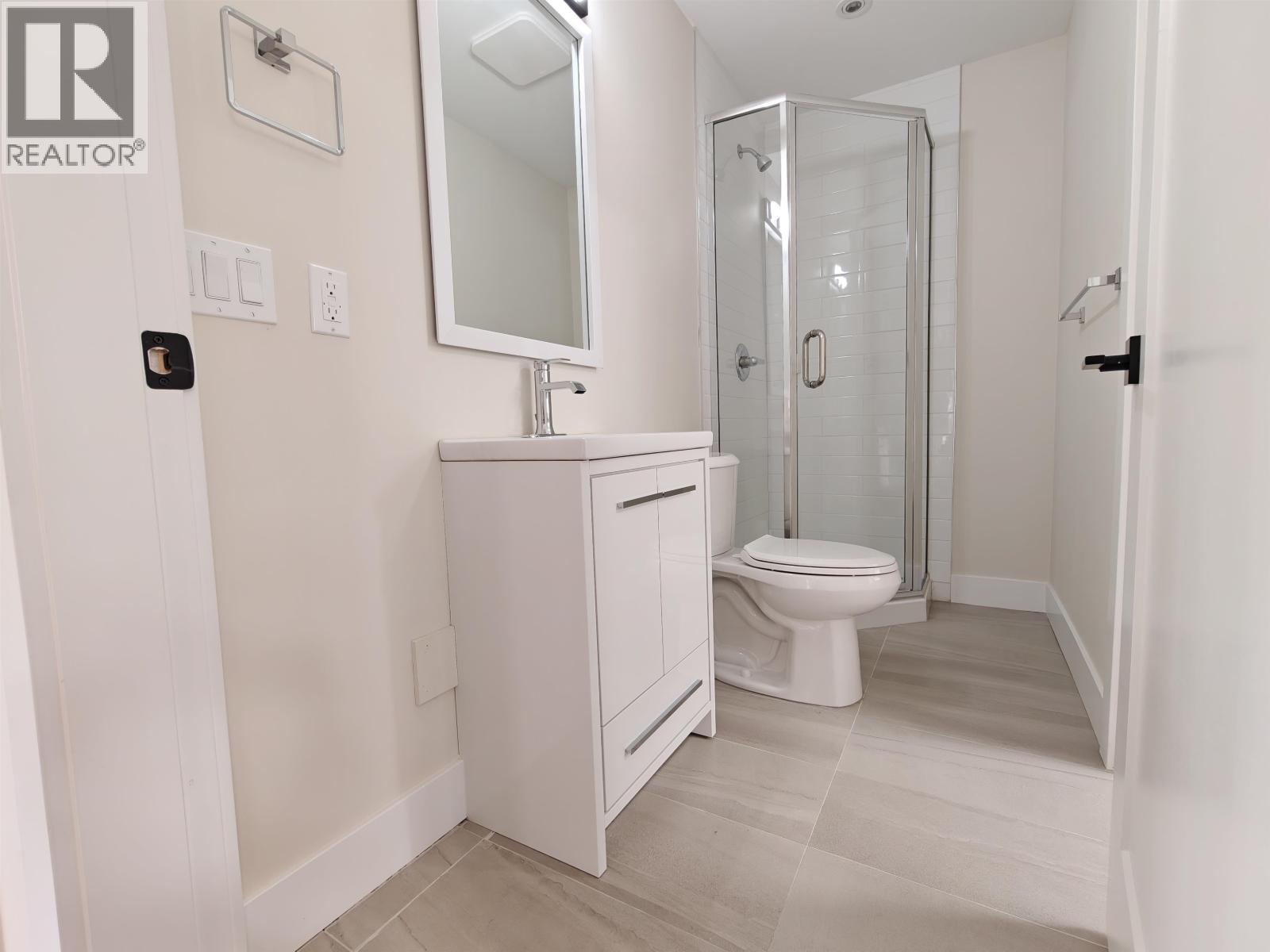 3 381 E 57 Avenue Property Photo 13