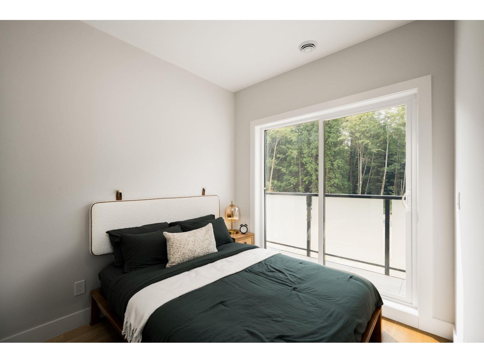 86 16900 18 Avenue Property Photo 8