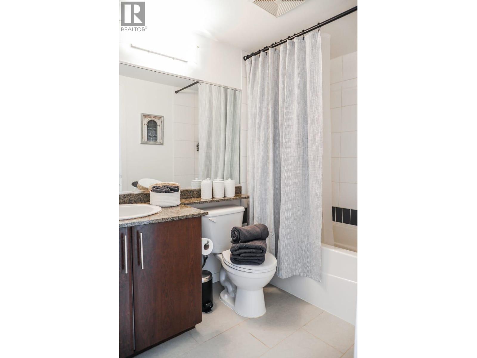 1009 688 Abbott Street Property Photo 22