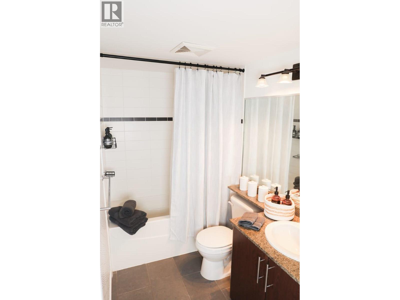1009 688 Abbott Street Property Photo 28