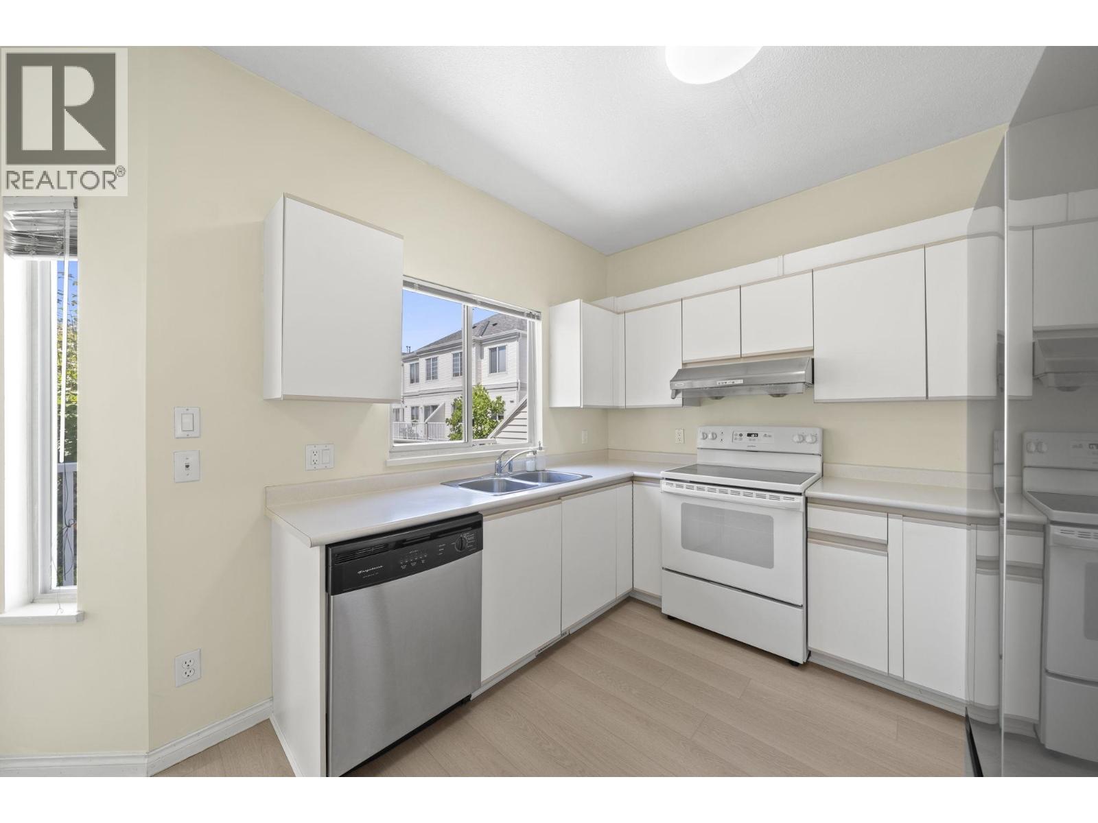 3 12891 Jack Bell Drive Property Photo 10