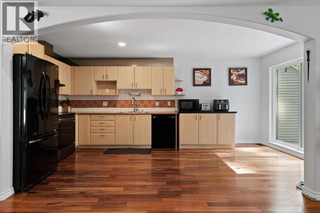 36 2351 Parkway Boulevard Property Photo 8