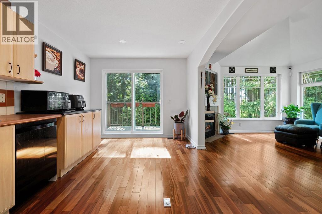 36 2351 Parkway Boulevard Property Photo 9