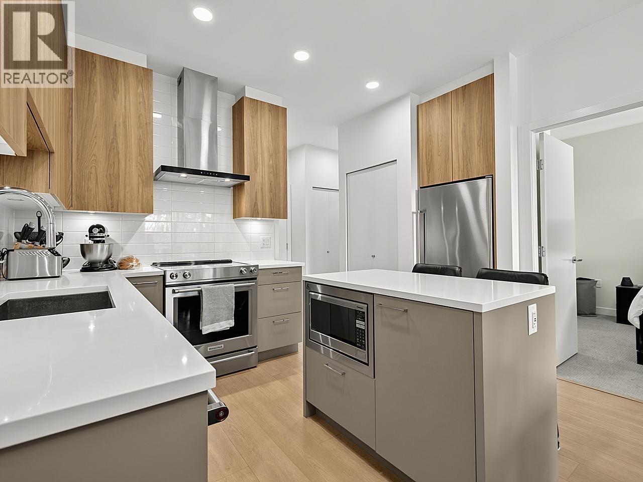 511 7599 15 STREET Property Photo 1