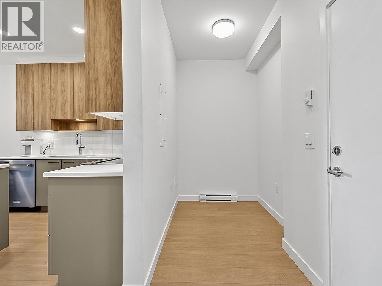 511 7599 15 Street Property Photo 3