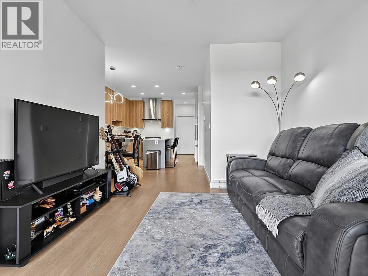 511 7599 15 Street Property Photo 8