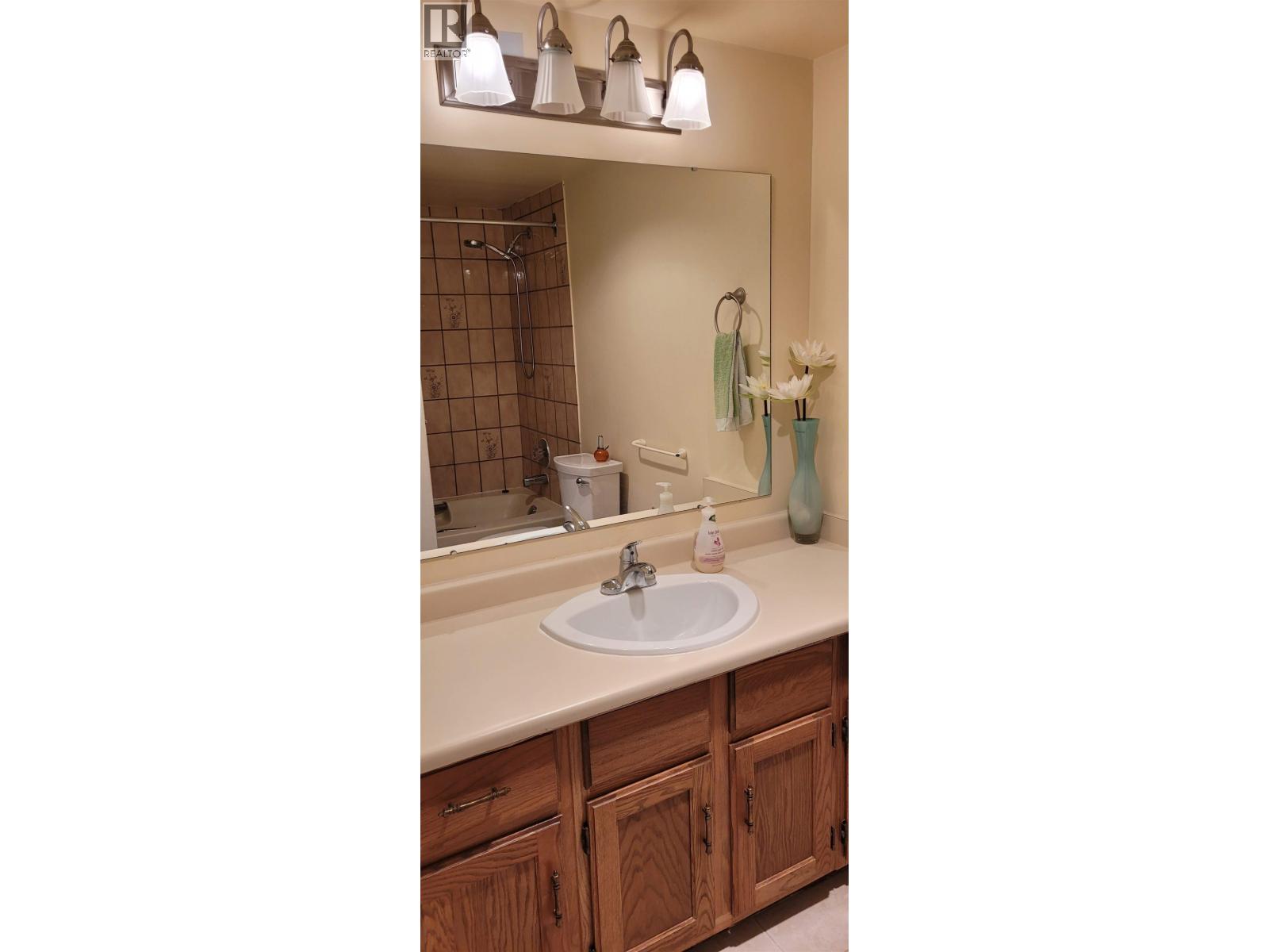 904 4194 Maywood Street Property Photo 7