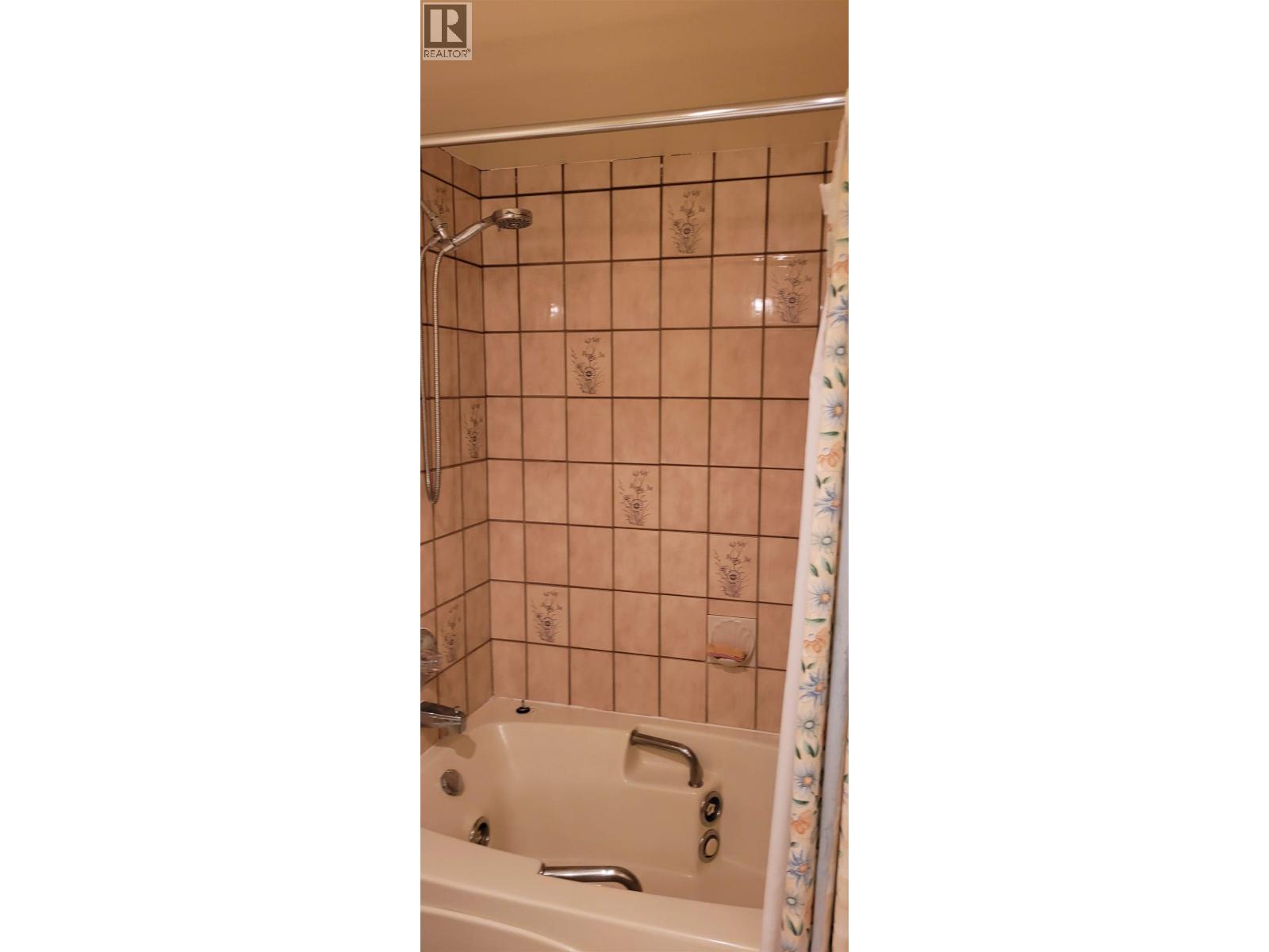 904 4194 Maywood Street Property Photo 8