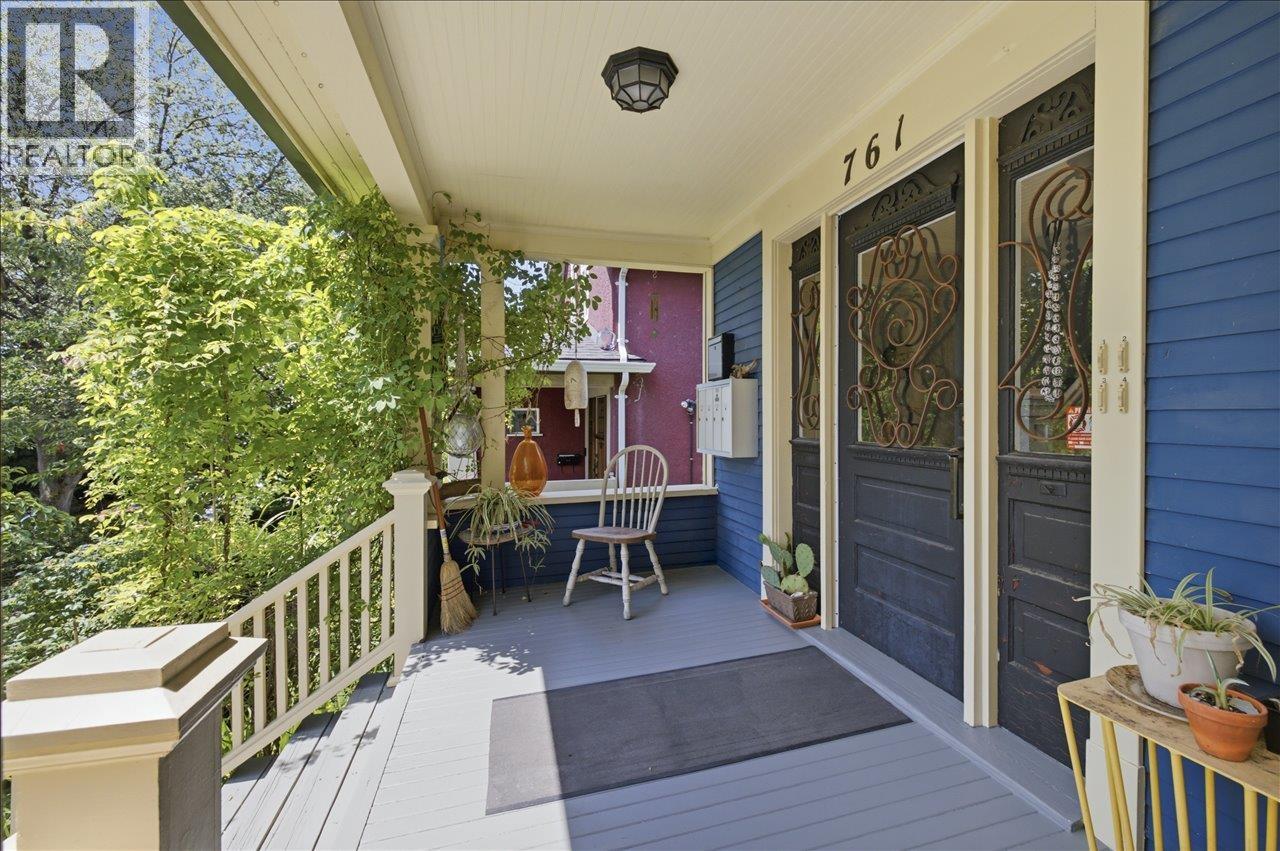 761 E 15th Avenue Property Photo 3
