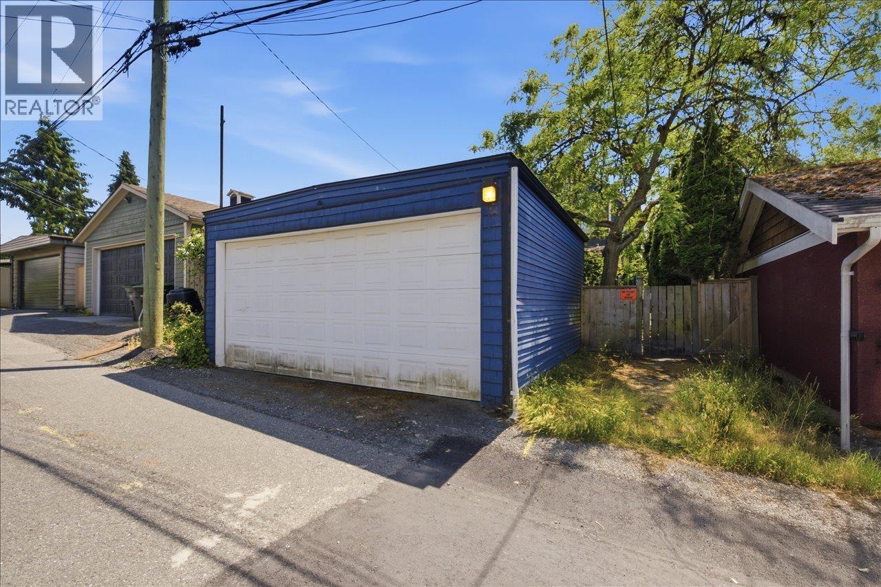 761 E 15th Avenue Property Photo 25