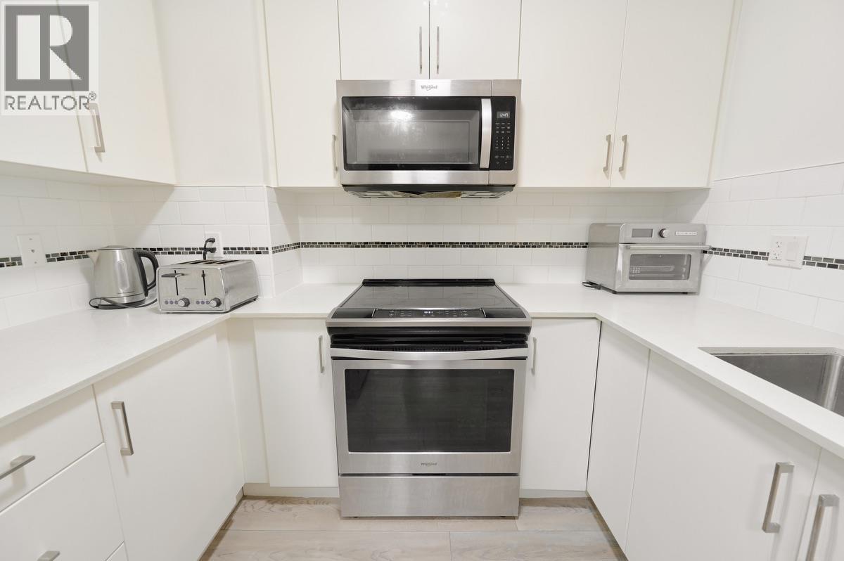 305 22577 Royal Crescent Property Photo 5