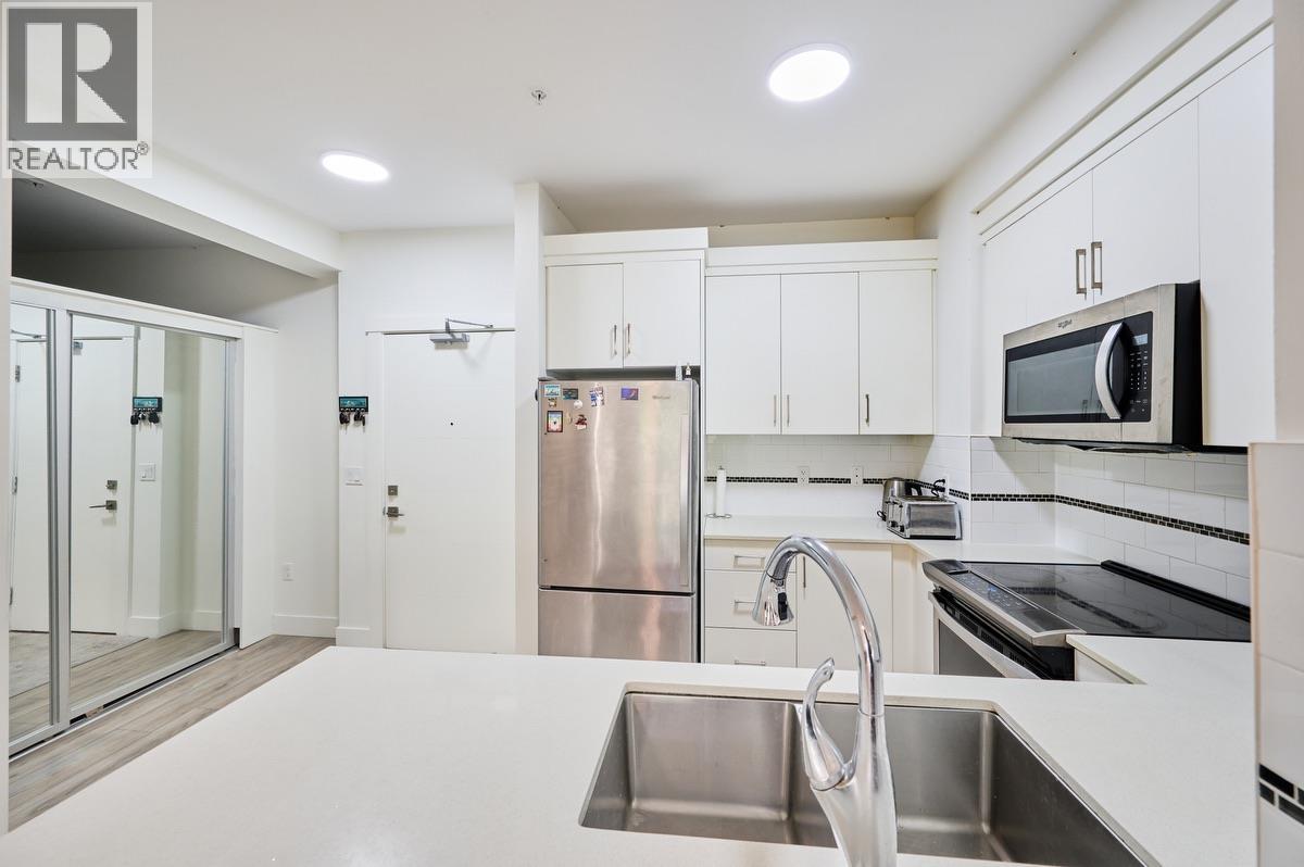 305 22577 Royal Crescent Property Photo 6
