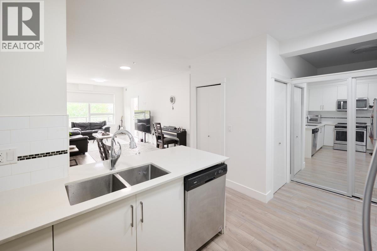 305 22577 Royal Crescent Property Photo 7