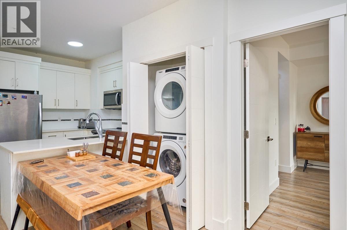 305 22577 Royal Crescent Property Photo 9