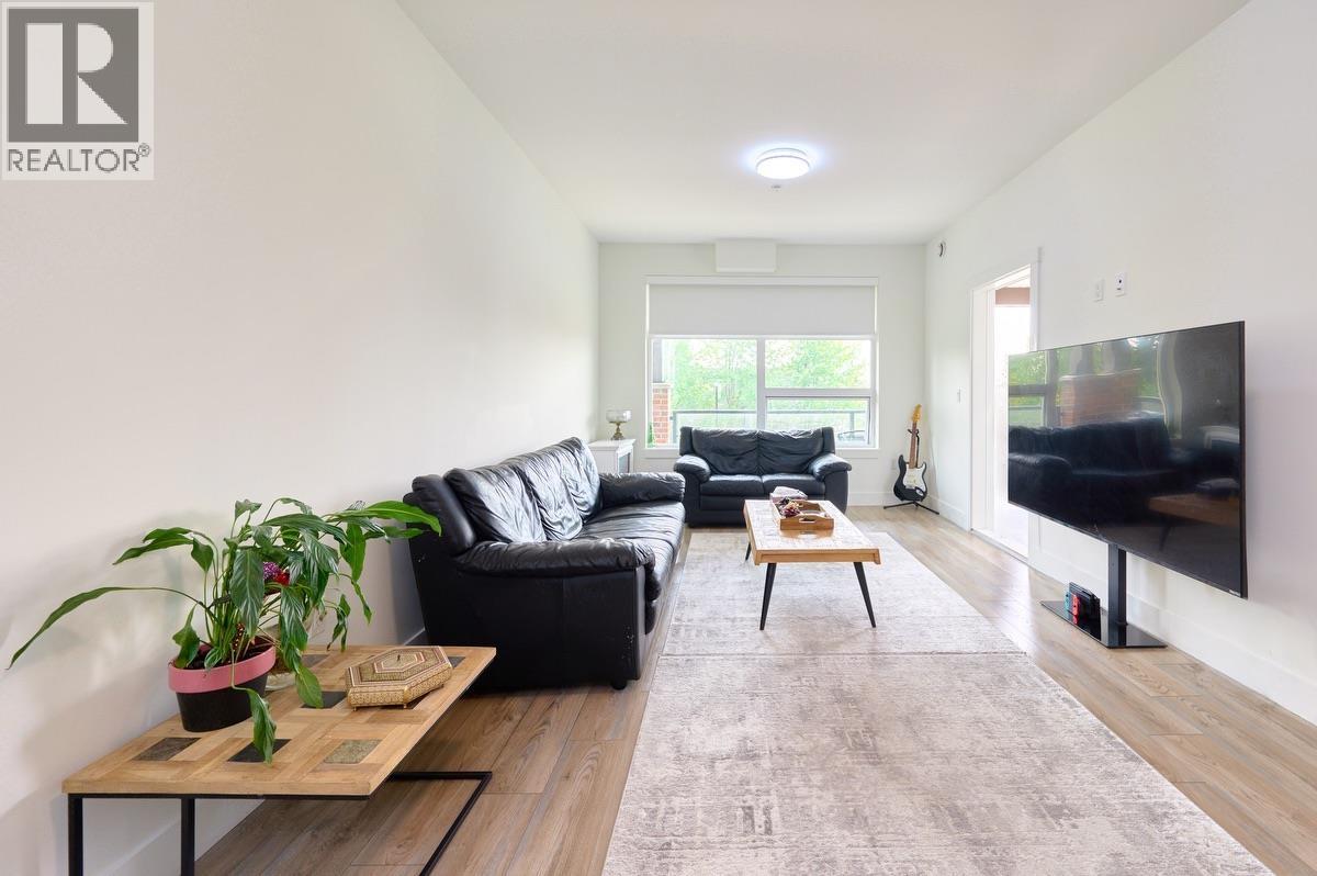 305 22577 Royal Crescent Property Photo 11