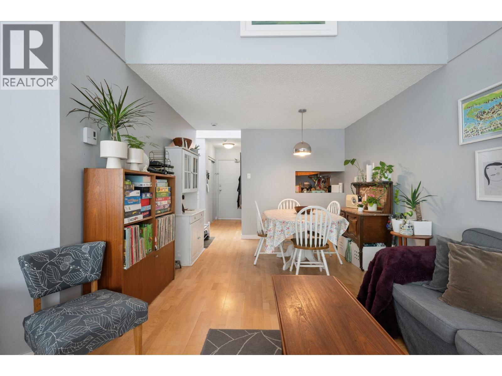 407 1345 Comox Street Property Photo 5