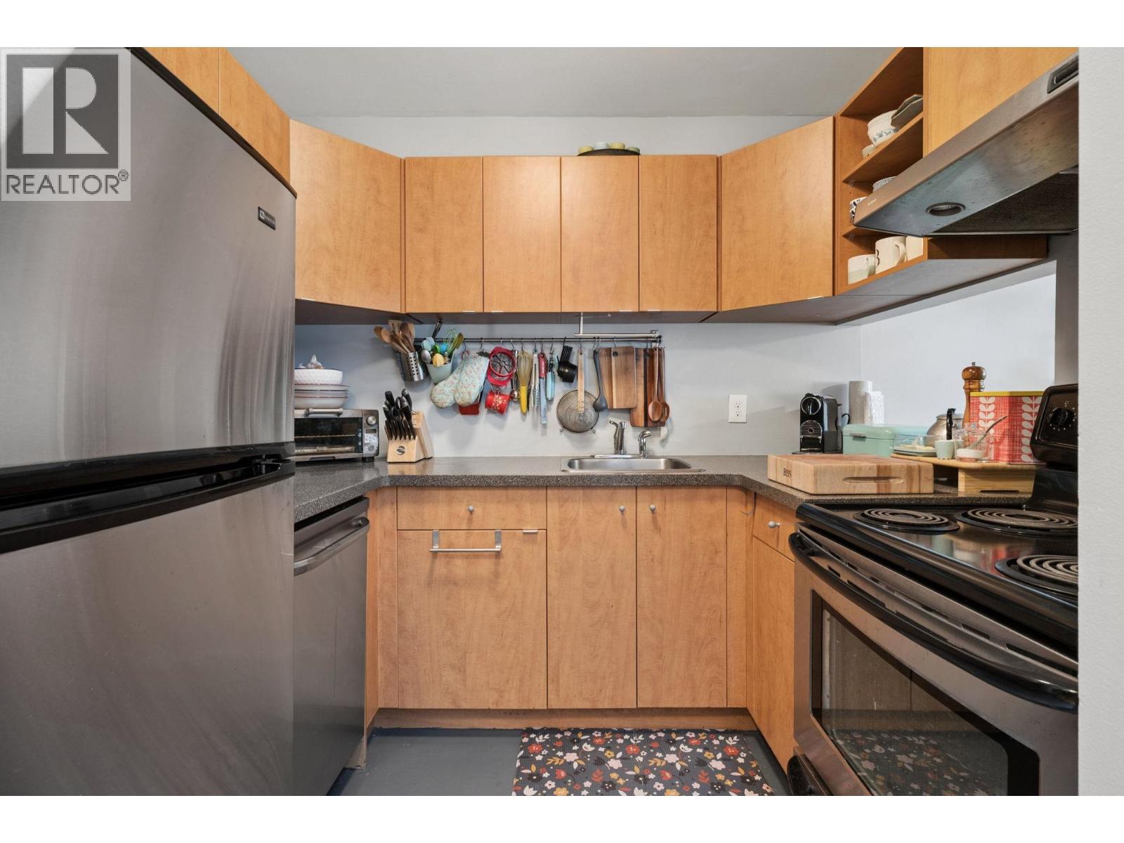 407 1345 Comox Street Property Photo 8