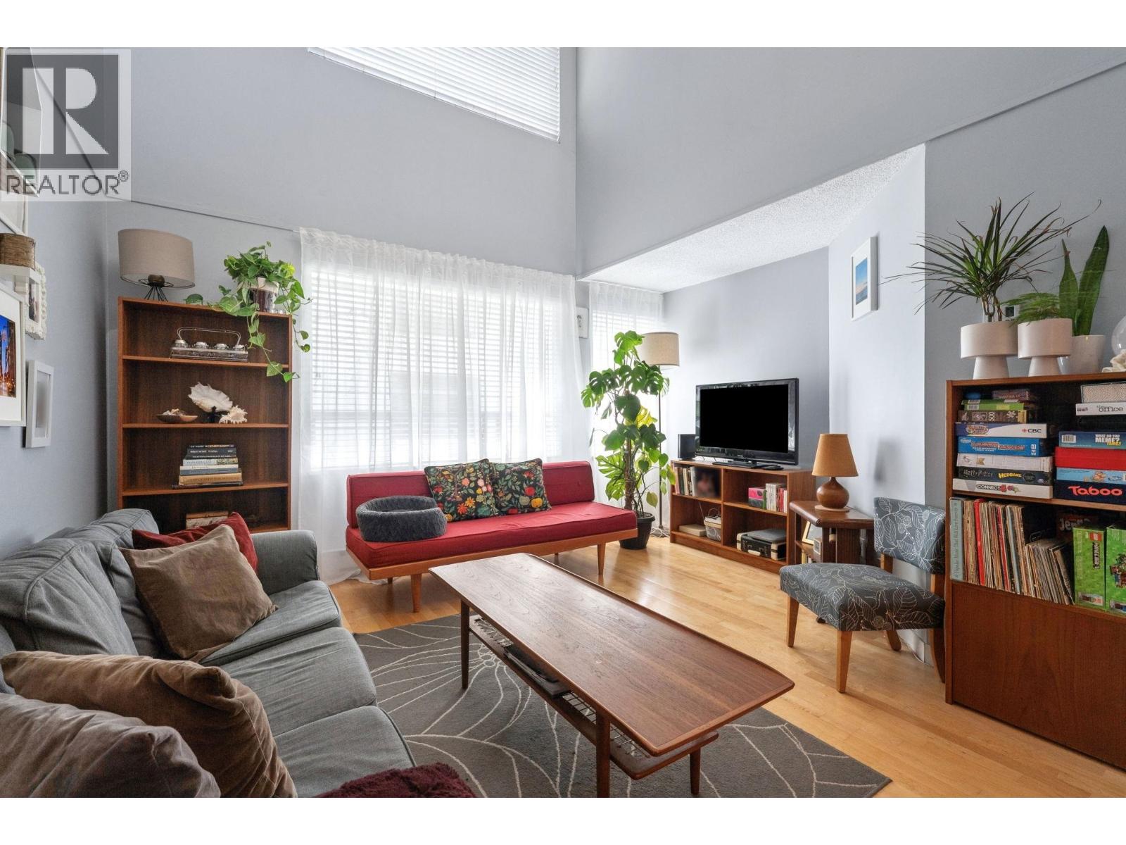 407 1345 Comox Street Property Photo 11