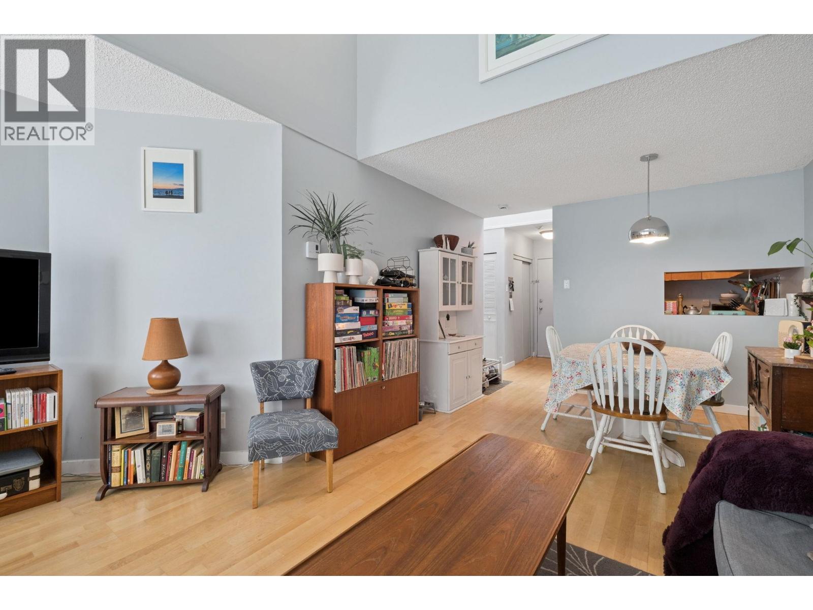 407 1345 Comox Street Property Photo 12
