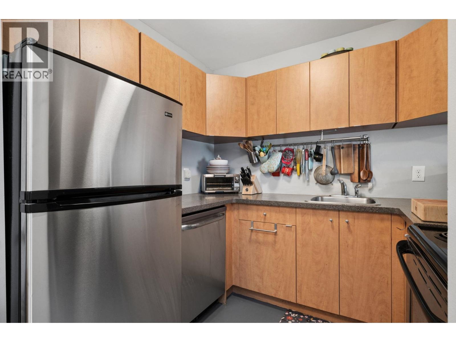 407 1345 Comox Street Property Photo 13
