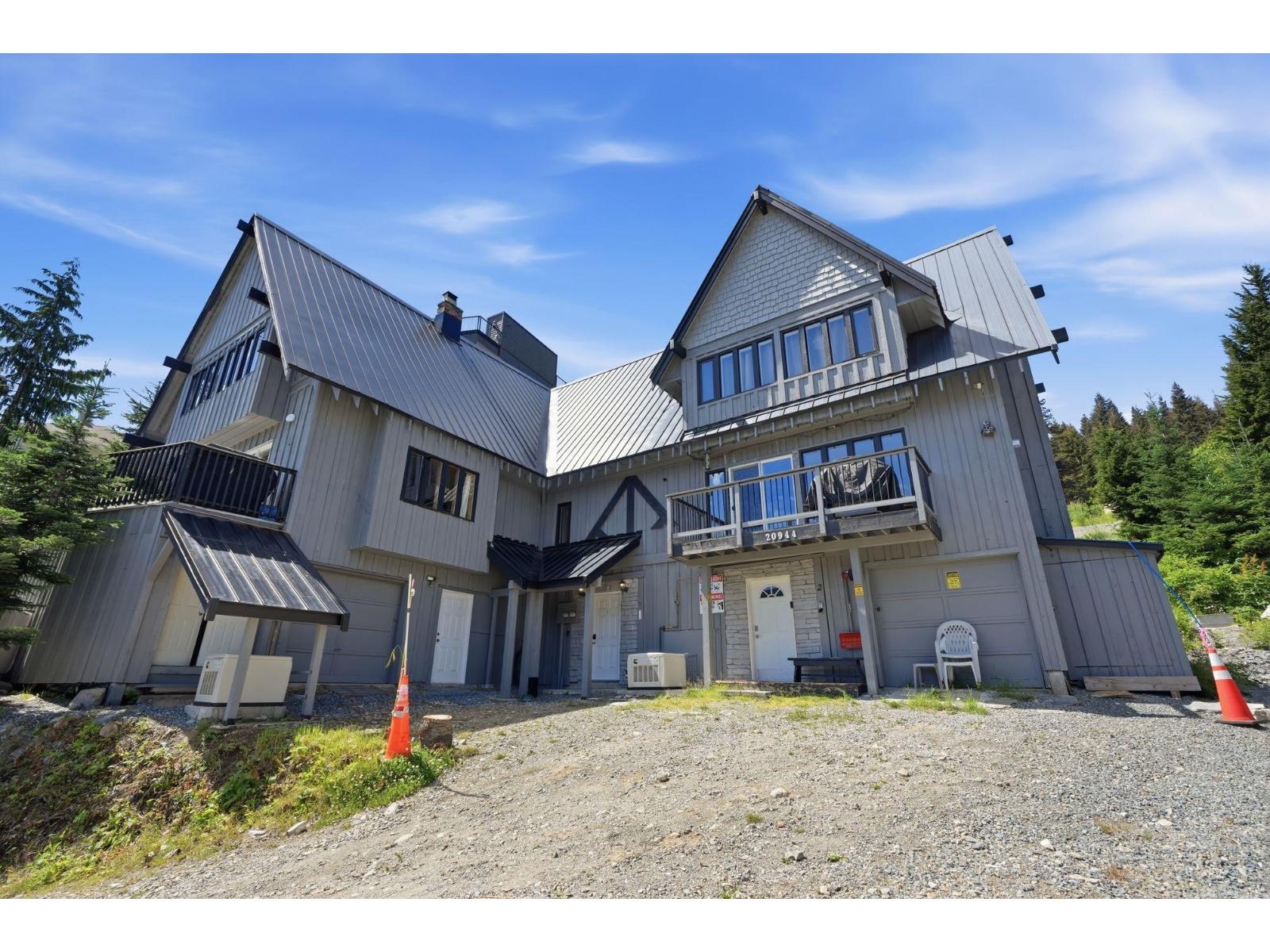 1 20944 Snowflake Crescent Property Photo 2