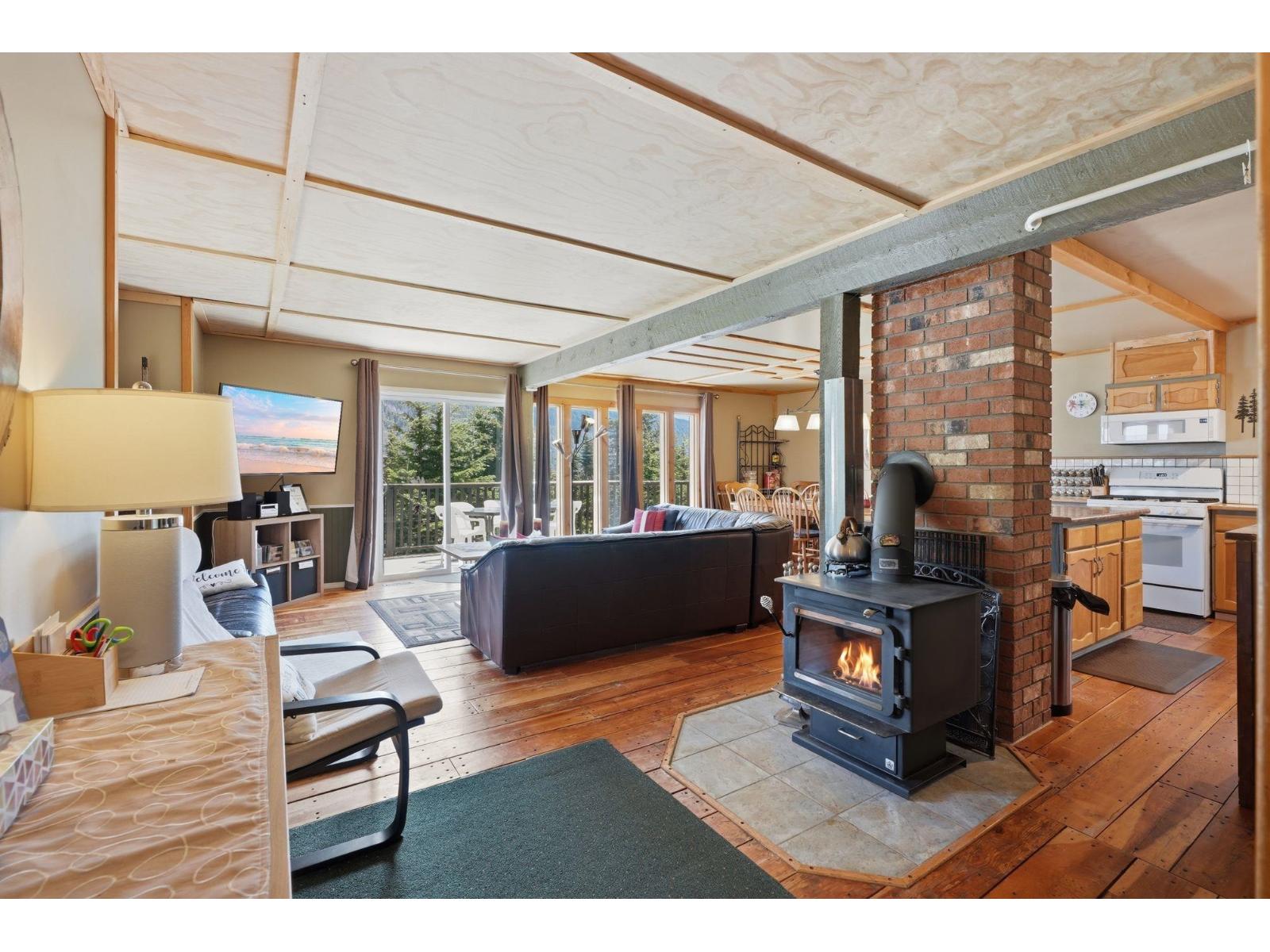 1 20944 Snowflake Crescent Property Photo 7