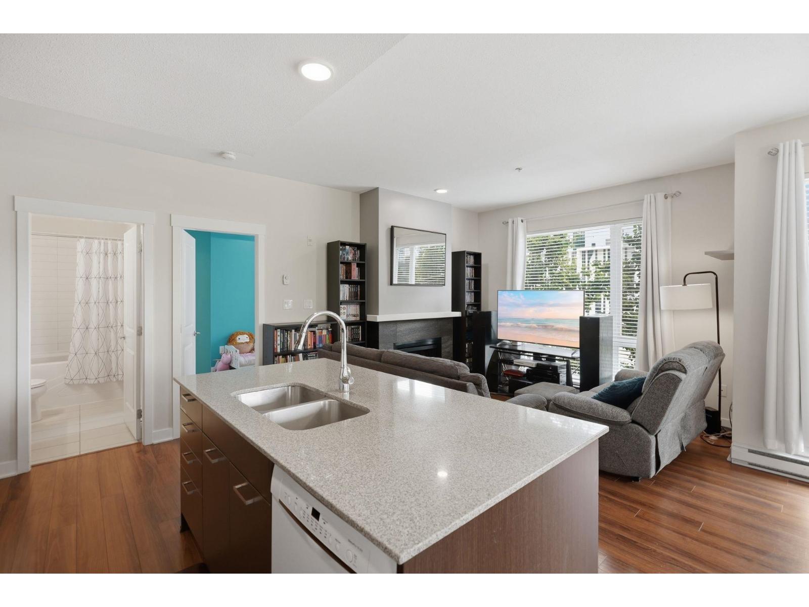 304 13339 102a Avenue Property Photo 7