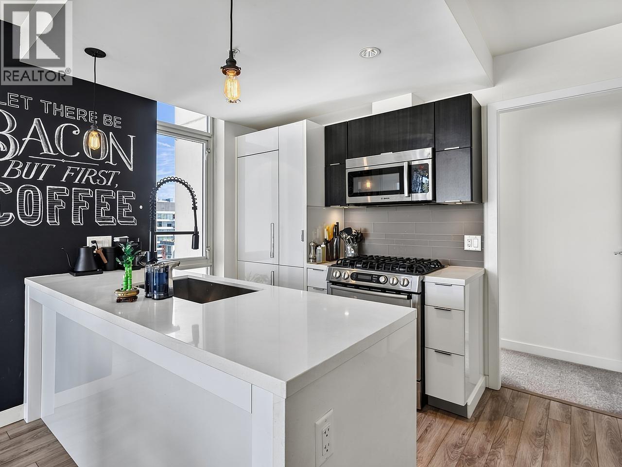 1902 1775 Quebec Street Property Photo 3