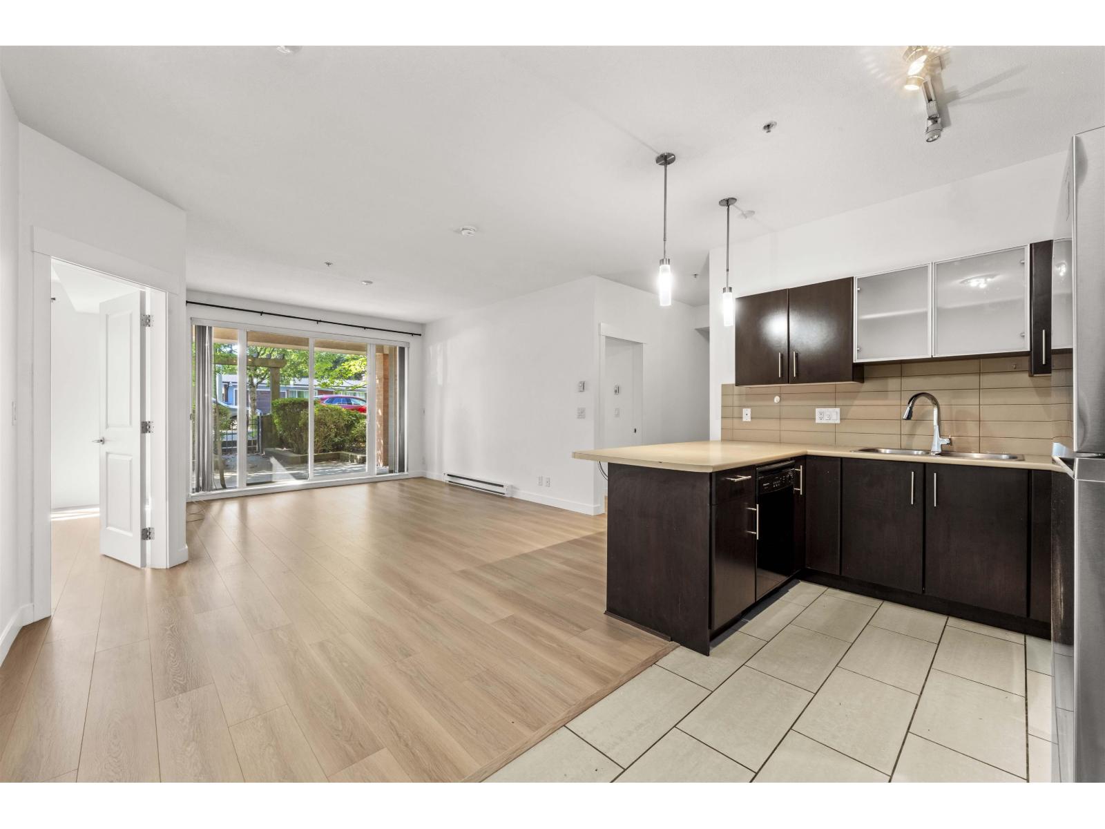 111 33545 Rainbow Avenue Property Photo 2